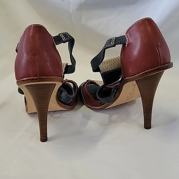 High Heels - Picture 2 of 3